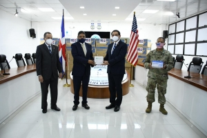 La Embajada de Estados Unidos, a trav&eacute;s del Centro de Operaciones de Emergencias don&oacute; al pa&iacute;s 200 mil unidades de jeringas para fortalecer la Jornada de Vacunaci&oacute;n Nacional contra el COVID-19.