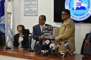 DEPARTAMENTO AEROPORTUARIO ENTREGA AL COE SISTEMA DE ALTA TECNOLOG&Iacute;A DE COMUNICACI&Oacute;N