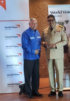 Visi&oacute;n Mundial reconoce trabajo del COE durante huracanes Irma y Mar&iacute;a