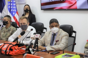 El COE recibi&oacute; este mi&eacute;rcoles de parte del Gobierno de los Estados Unidos, a trav&eacute;s del Comando Sur, dos centros de operaciones m&oacute;viles y cinco desfibriladores m&eacute;dicos.