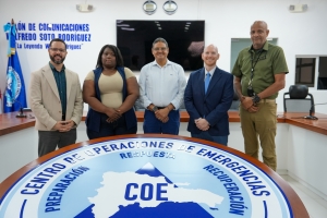 Visita de Oficiales de Respuestas ante Desastres de la Embajada de EE.UU