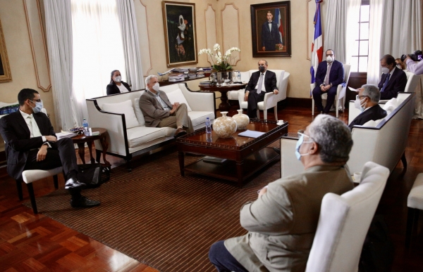 Comité de Emergencia y Gestión Sanitaria para el Combate del COVID-19 rinde informe a Danilo Medina sobre situación en el país
